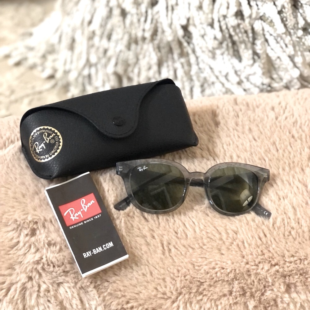 NEW Ray-Ban Sunglasses w/ Xtra case! 🕶